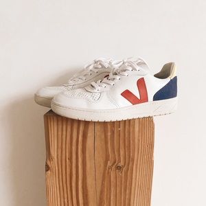 Veja V-10 Sneaker Size 40